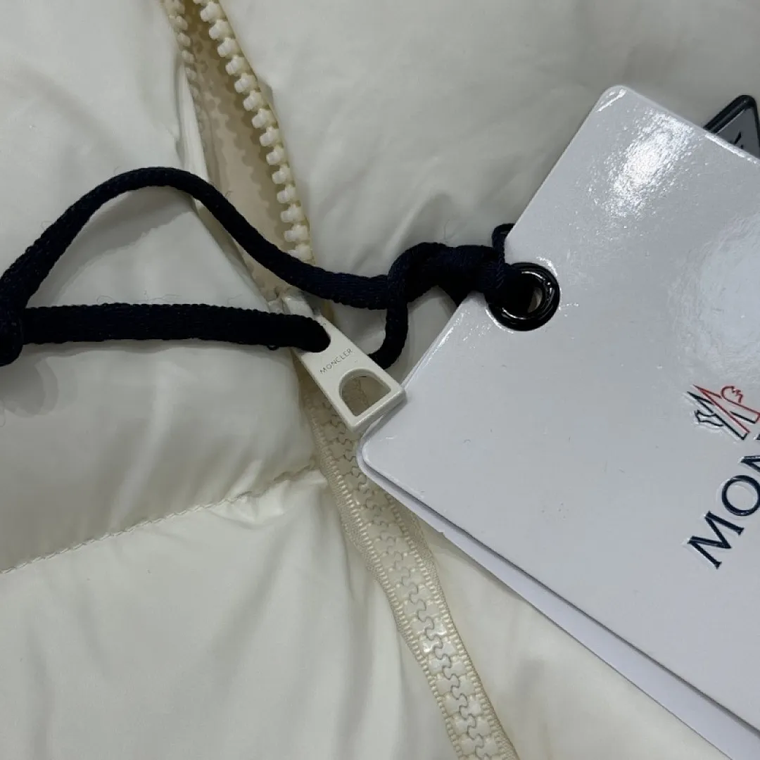 Levitha kurze Daunenjacke mit Kapuze Gelb - Kurze