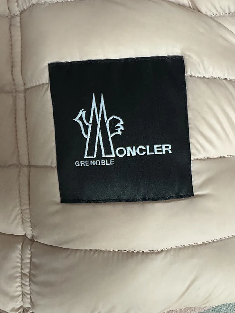 Lvory Nylon Madulain Down Jacket