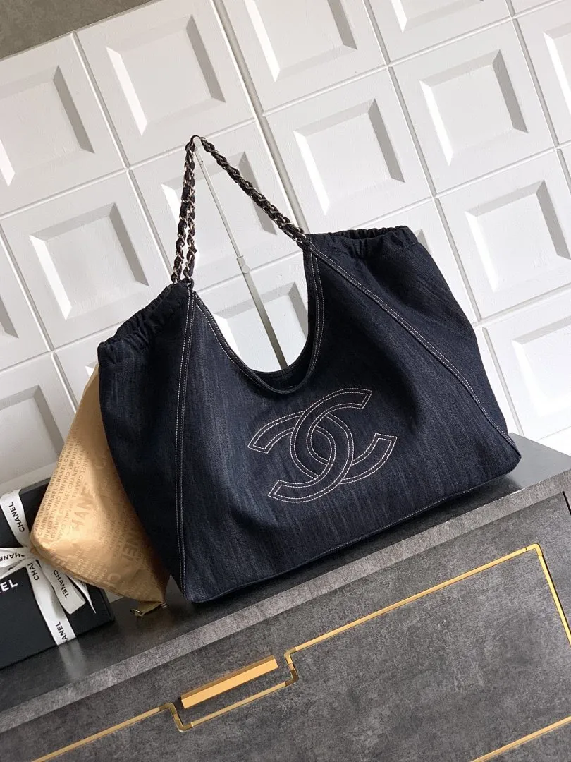 Chanel bag 179090 $242 USD