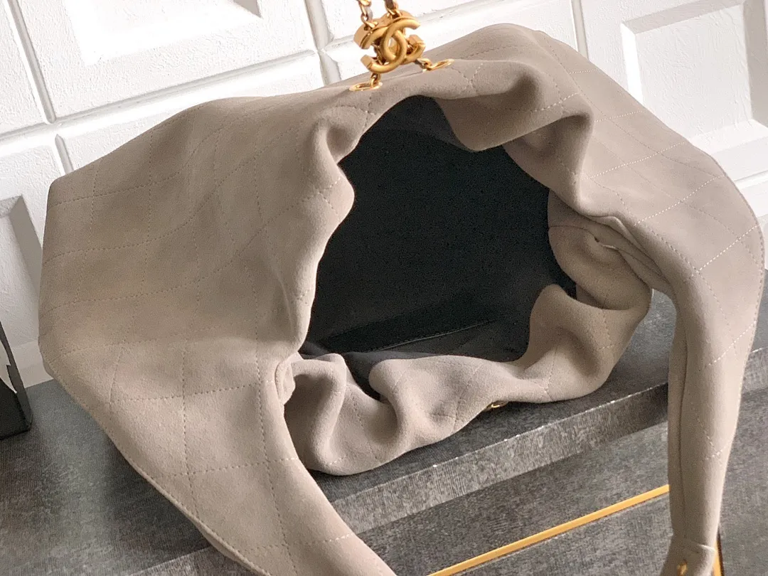 Chanel bag 179080 $324.5 USD