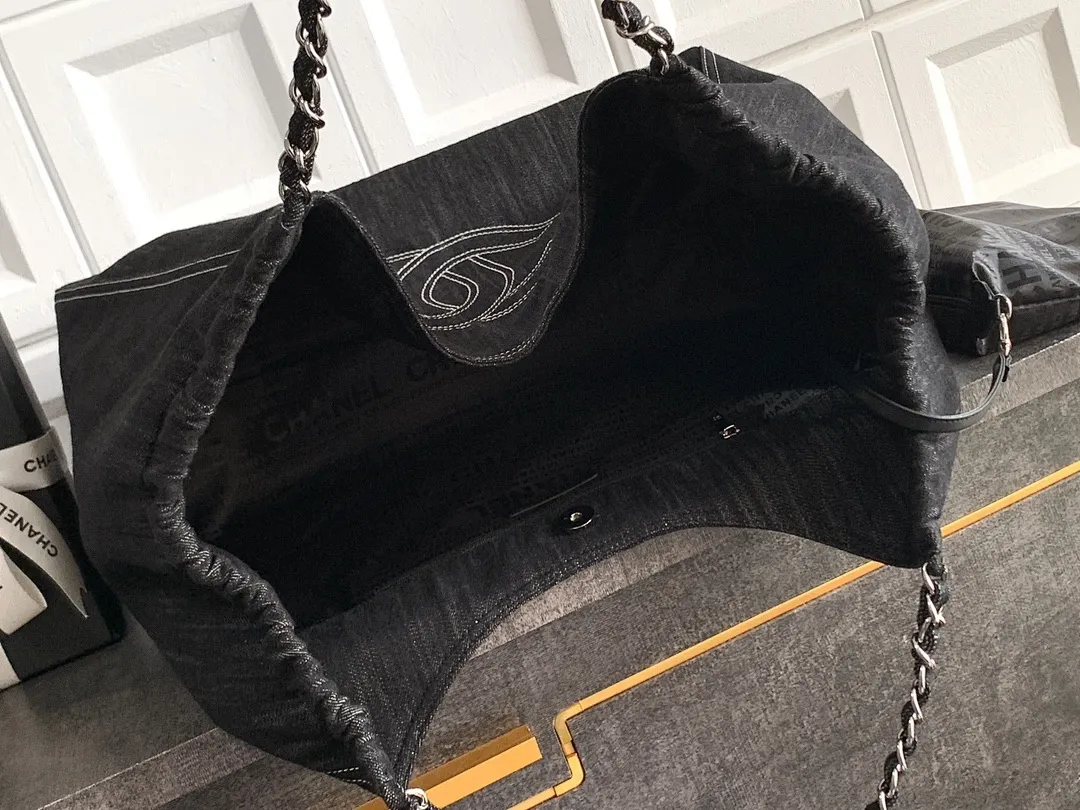 Chanel bag 179088 $242 USD