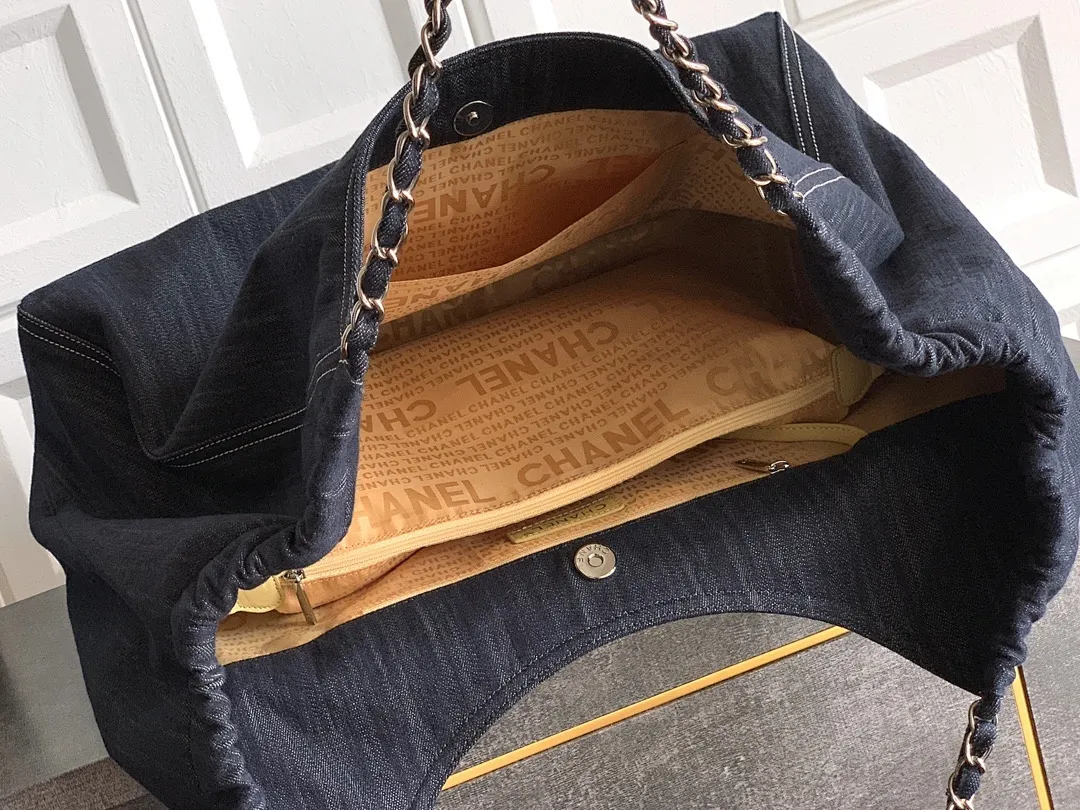 Chanel bag 179090 $242 USD