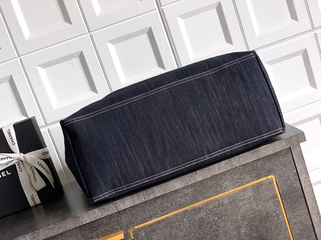 Chanel bag 179090 $242 USD