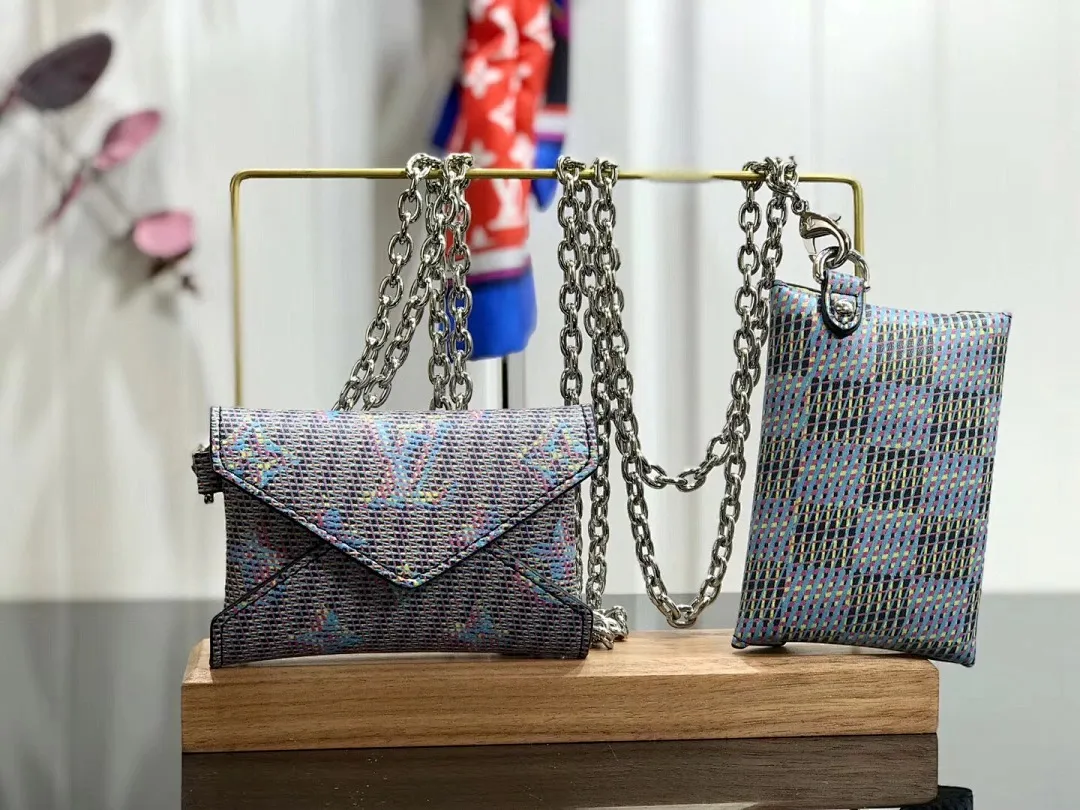 LV KIRIGAMI NECKLACE M68613