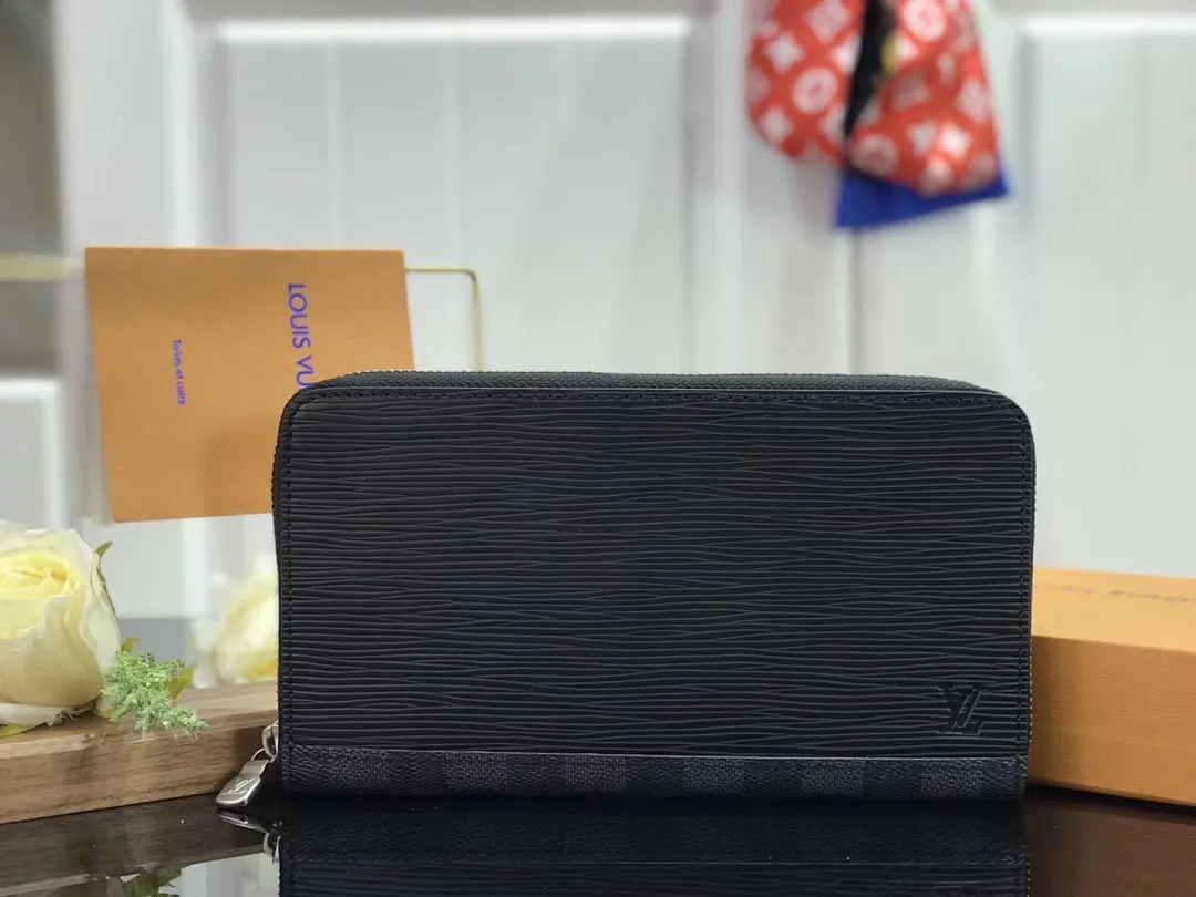 LV ZIPPY WALLET M68227
