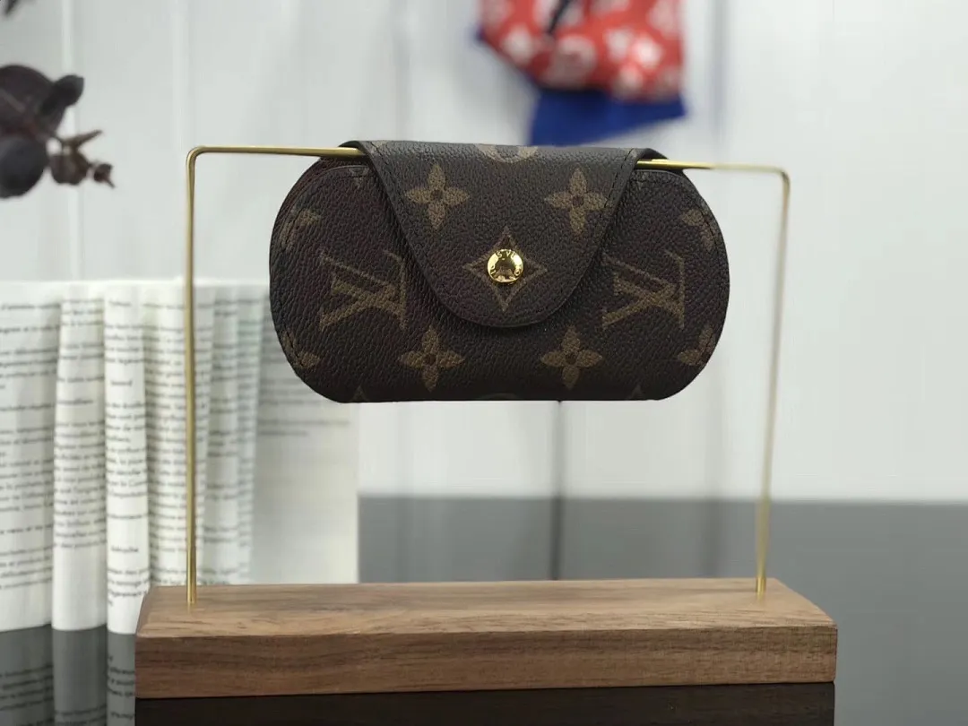 LV KEY HOLDER M60116