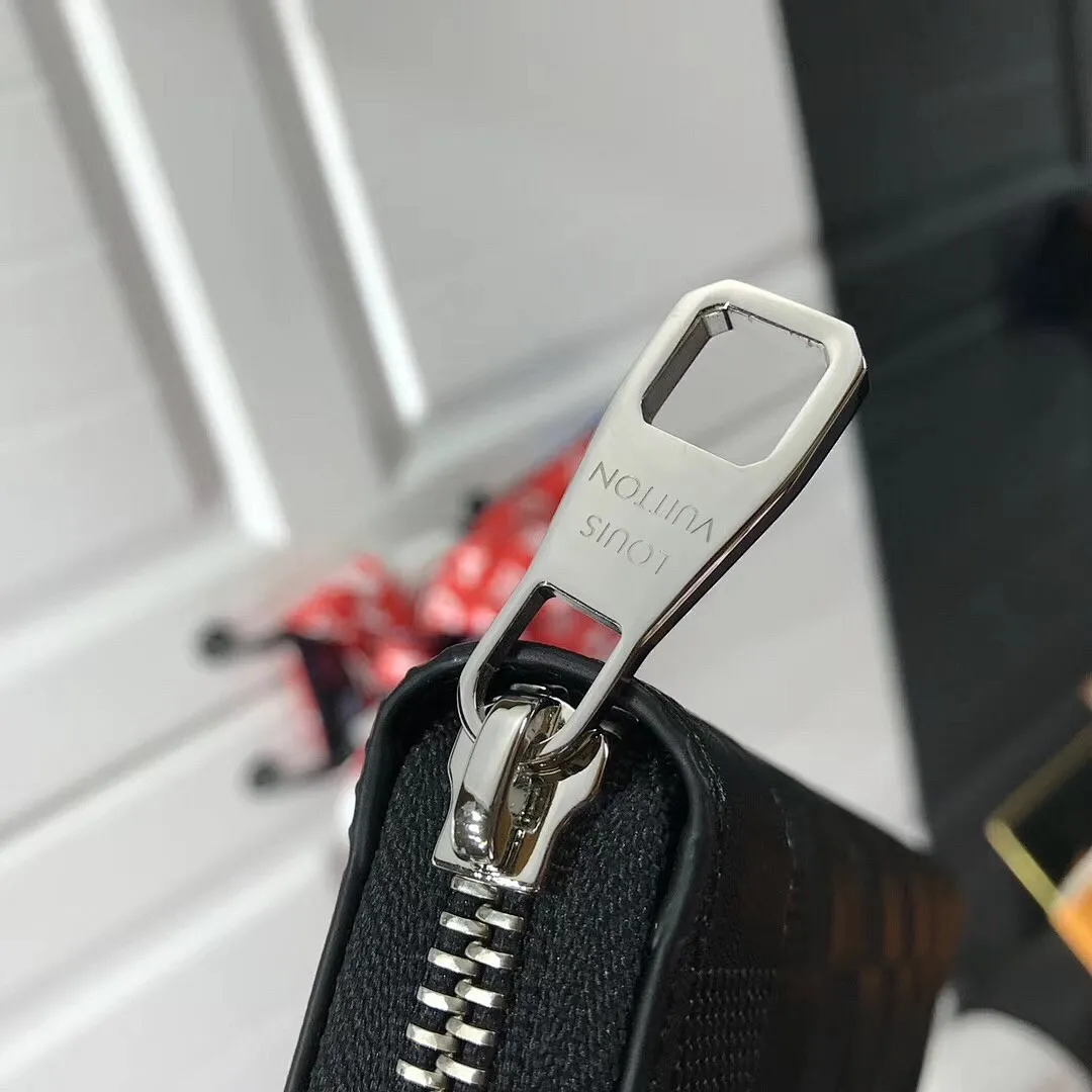 LV ZIPPY WALLET M60017YG