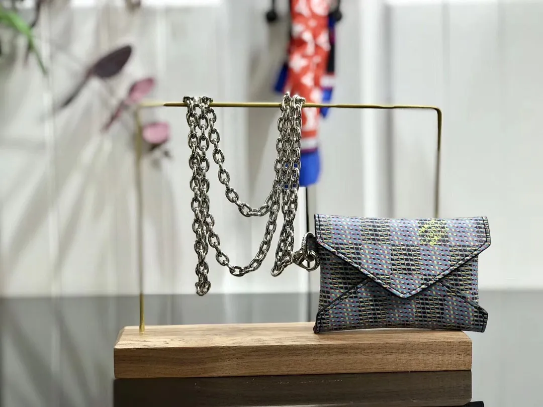 LV KIRIGAMI NECKLACE M68613