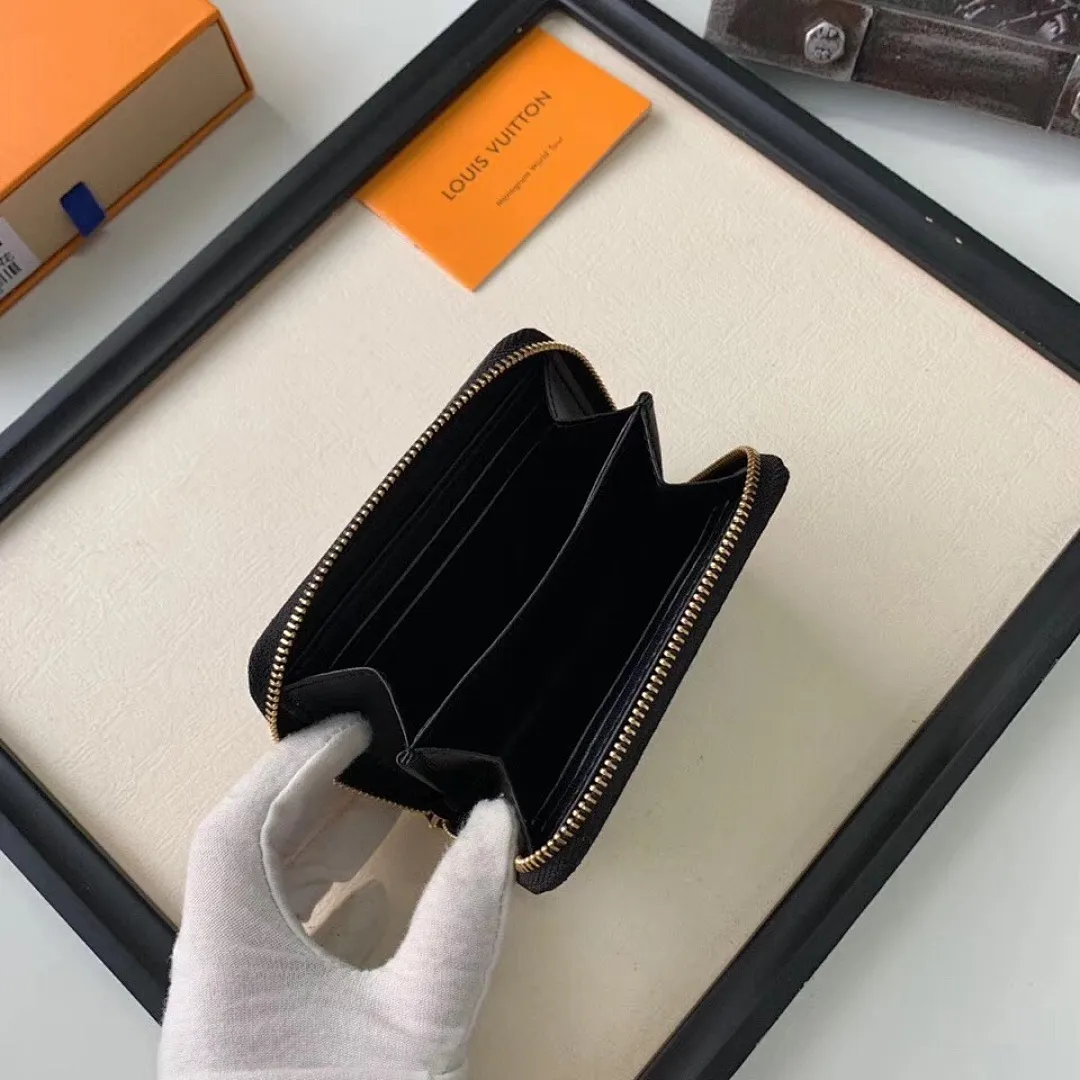 LV ZIPPY WALLET M60067XD