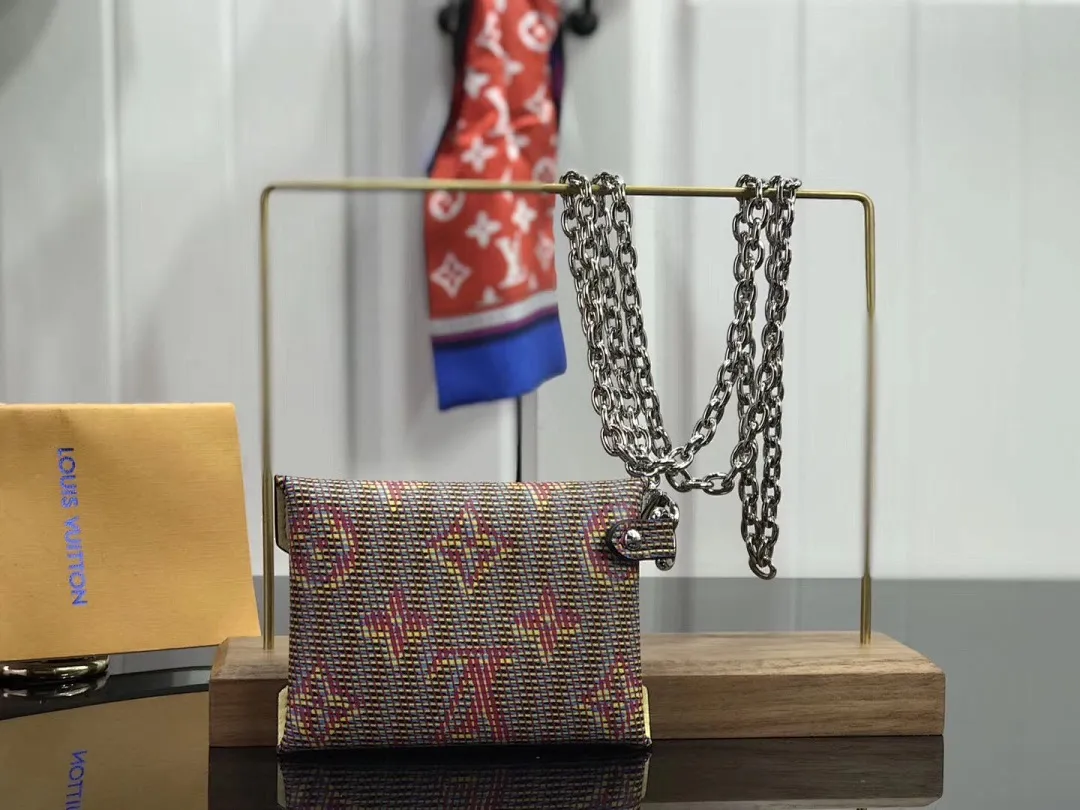 LV KIRIGAMI NECKLACE M68613