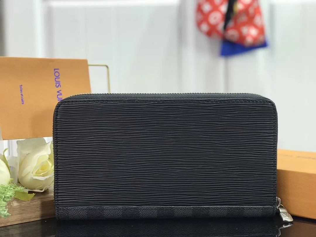 LV ZIPPY WALLET M68227