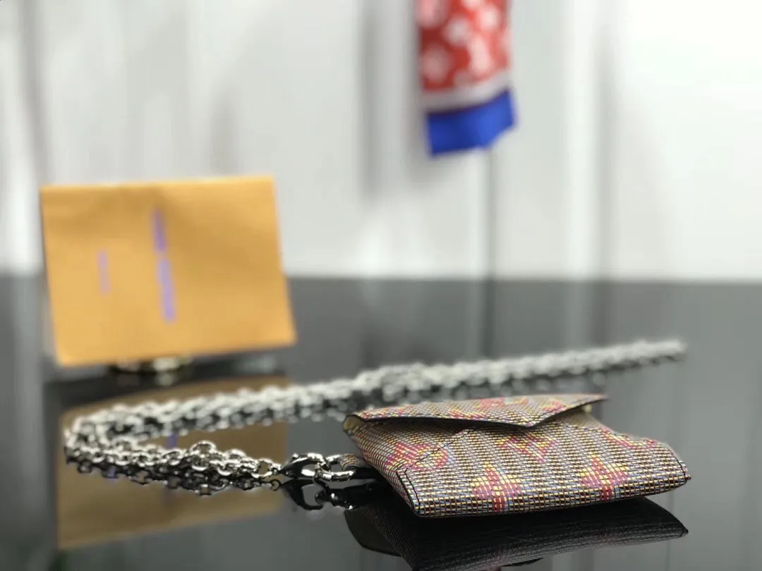 LV KIRIGAMI NECKLACE M68613