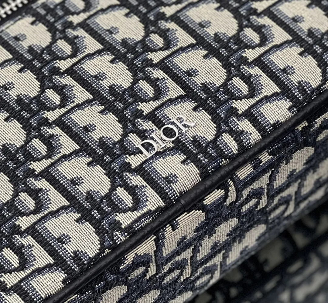 DIOR1070